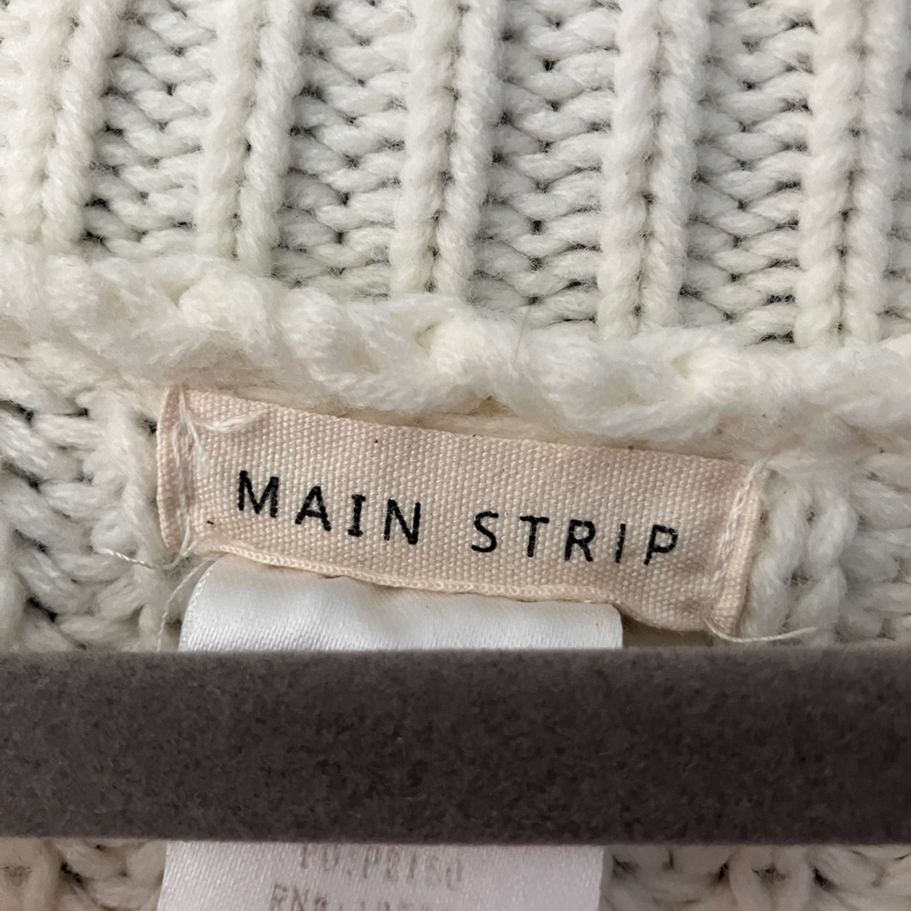 Main Strip Beachy Distressed V-Neck Chunky Knit Sweater - Picture 2 of 3